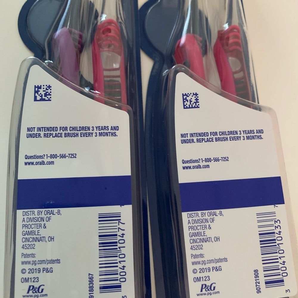 Colgate & Oral-B Toothbrush Bundle - Picture 3 of 5